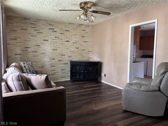 2400 Midway Avenue NE, Canton, OH 44705