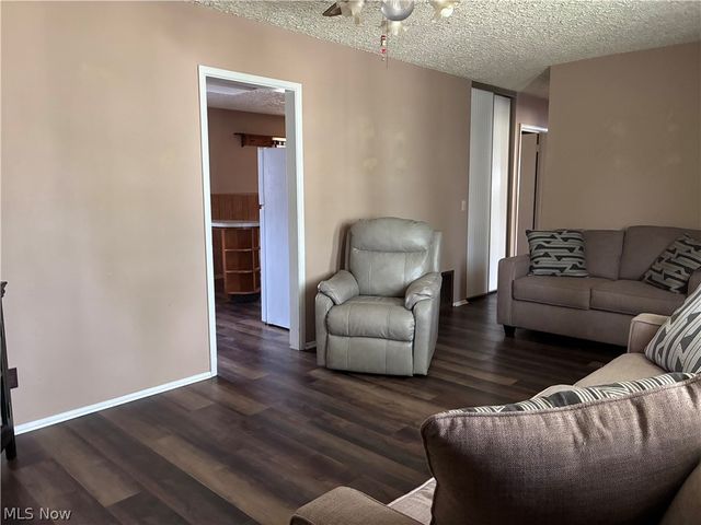 2400 Midway Avenue NE, Canton, OH 44705
