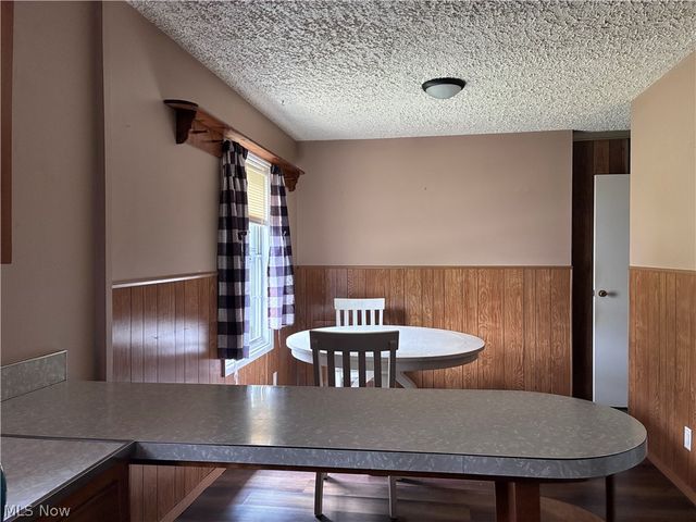 2400 Midway Avenue NE, Canton, OH 44705