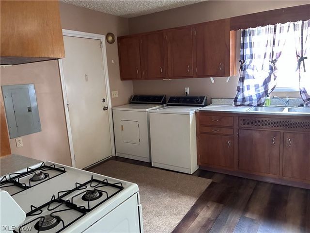 2400 Midway Avenue NE, Canton, OH 44705