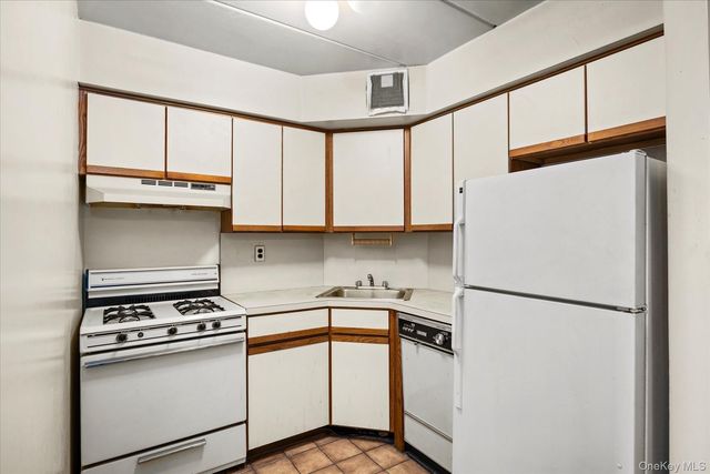 139-35 35th Avenue 6E, Flushing, NY 11354