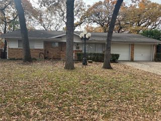 617 Forest Lane, Hurst, TX 76053