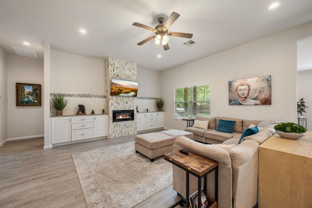 139 Waikakaaua DR, Bastrop, TX 78602