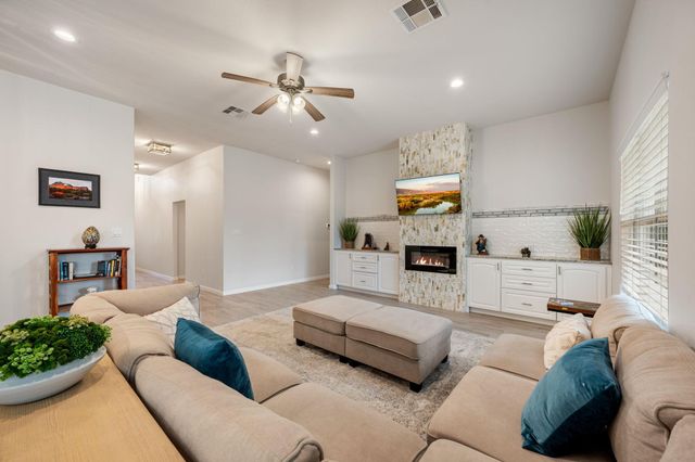 139 Waikakaaua DR, Bastrop, TX 78602