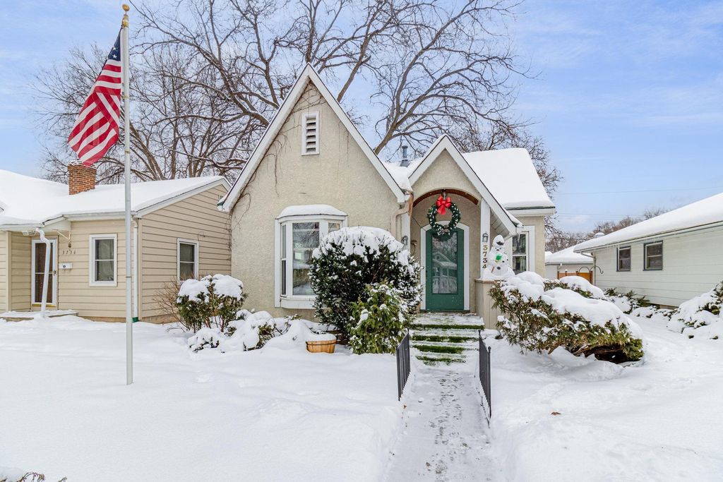 3734 Perry Avenue N, Robbinsdale, MN 55422