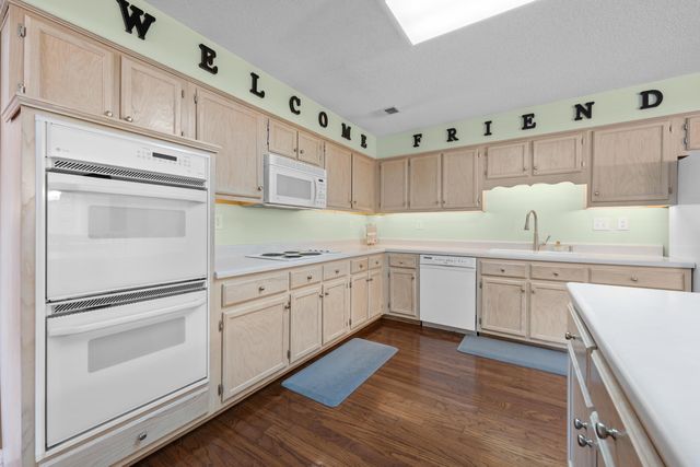 7659 CORDOVA CLUB DR E, Cordova, TN 38018