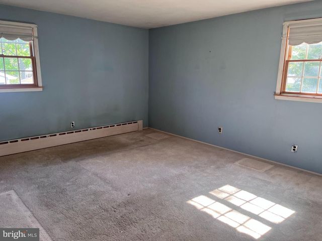 25 BRAVER DR, Hamilton, NJ 08610