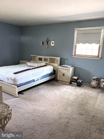 25 BRAVER DR, Hamilton, NJ 08610