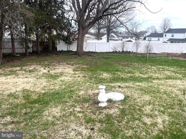 25 BRAVER DR, Hamilton, NJ 08610