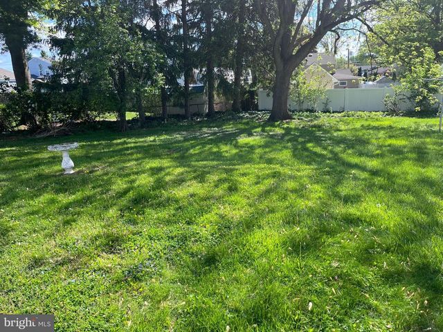 25 BRAVER DR, Hamilton, NJ 08610