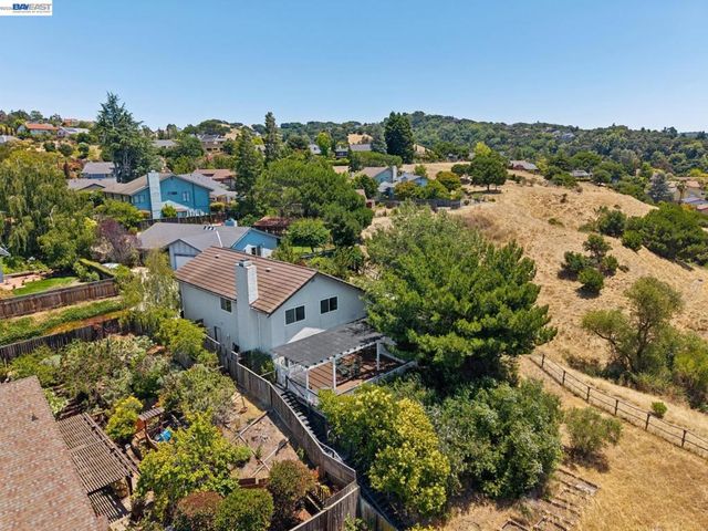 4618 Setting Sun Dr, Richmond, CA 94803