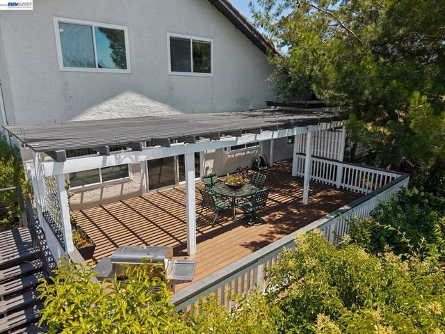 4618 Setting Sun Dr, Richmond, CA 94803