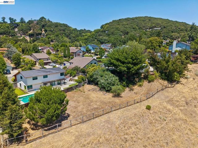 4618 Setting Sun Dr, Richmond, CA 94803