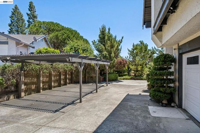 4618 Setting Sun Dr, Richmond, CA 94803