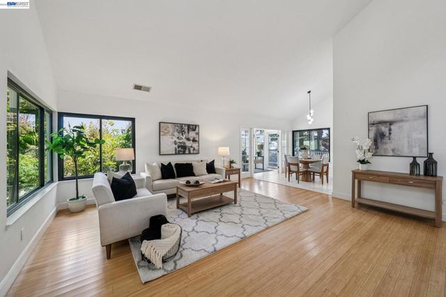 4618 Setting Sun Dr, Richmond, CA 94803