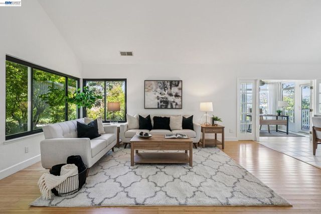 4618 Setting Sun Dr, Richmond, CA 94803