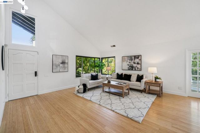 4618 Setting Sun Dr, Richmond, CA 94803