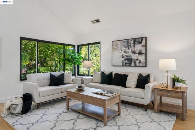 4618 Setting Sun Dr, Richmond, CA 94803