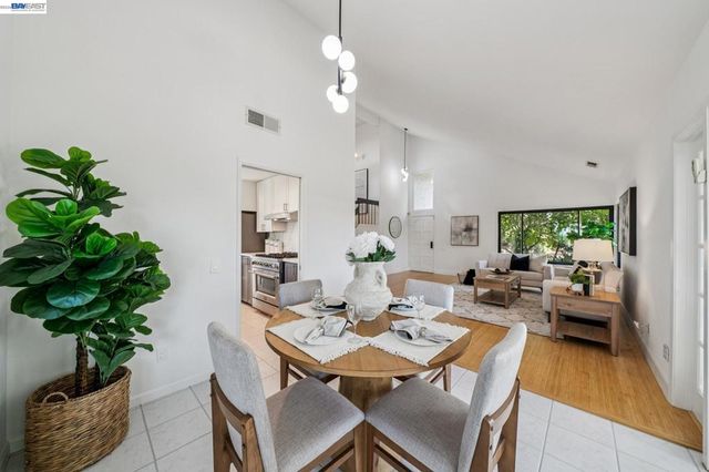 4618 Setting Sun Dr, Richmond, CA 94803