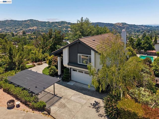 4618 Setting Sun Dr, Richmond, CA 94803