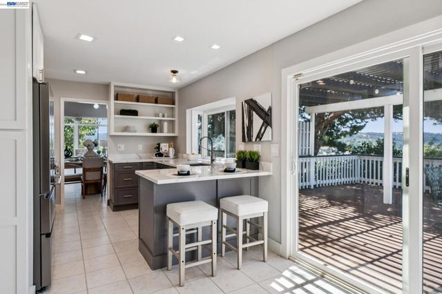 4618 Setting Sun Dr, Richmond, CA 94803