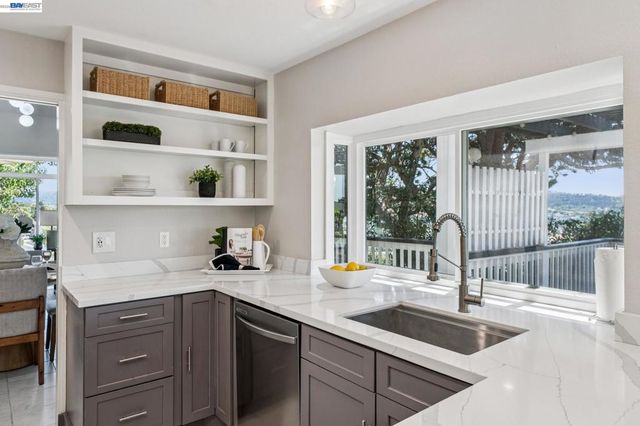 4618 Setting Sun Dr, Richmond, CA 94803