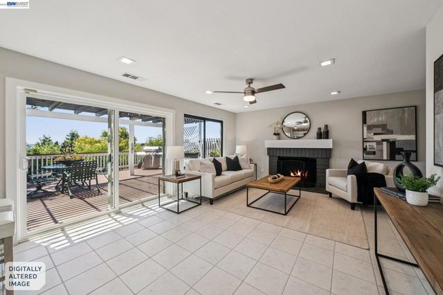 4618 Setting Sun Dr, Richmond, CA 94803