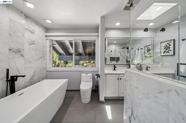 4618 Setting Sun Dr, Richmond, CA 94803