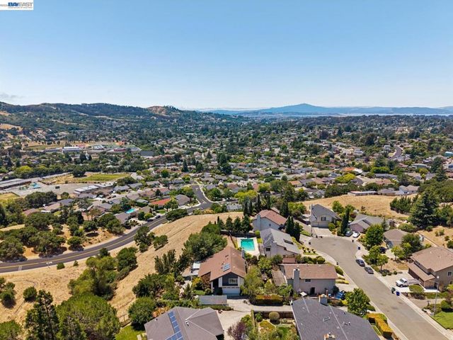 4618 Setting Sun Dr, Richmond, CA 94803