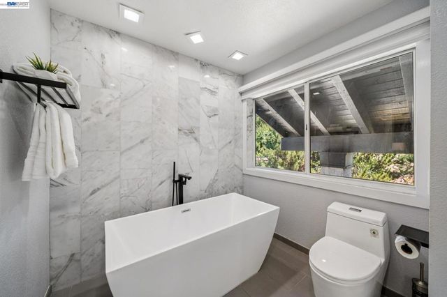 4618 Setting Sun Dr, Richmond, CA 94803