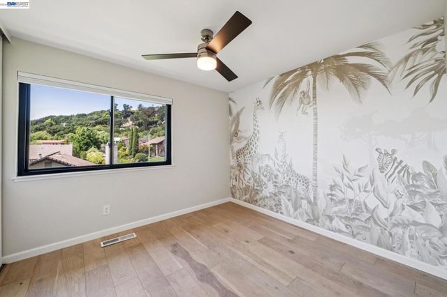 4618 Setting Sun Dr, Richmond, CA 94803