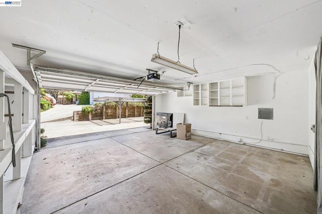4618 Setting Sun Dr, Richmond, CA 94803