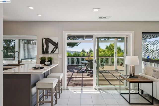 4618 Setting Sun Dr, Richmond, CA 94803
