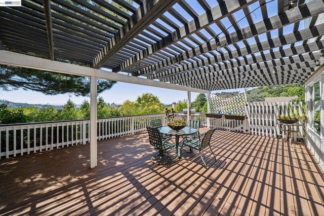 4618 Setting Sun Dr, Richmond, CA 94803