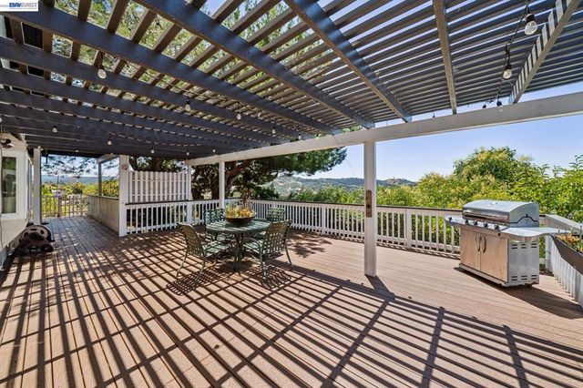 4618 Setting Sun Dr, Richmond, CA 94803