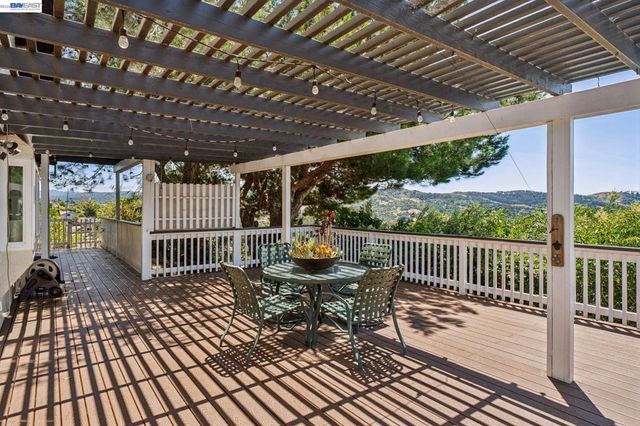 4618 Setting Sun Dr, Richmond, CA 94803
