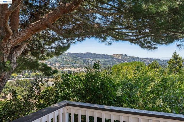 4618 Setting Sun Dr, Richmond, CA 94803