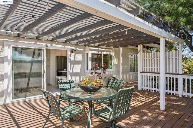 4618 Setting Sun Dr, Richmond, CA 94803