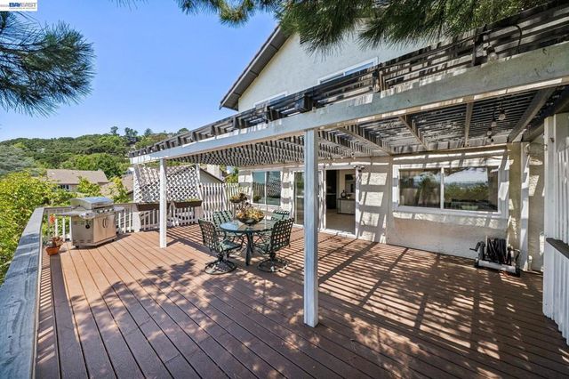 4618 Setting Sun Dr, Richmond, CA 94803