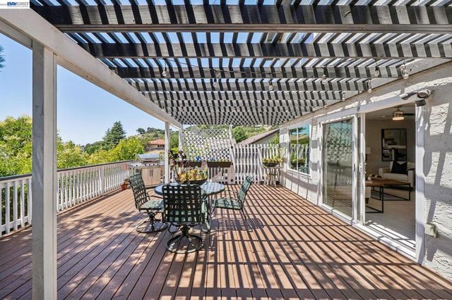 4618 Setting Sun Dr, Richmond, CA 94803
