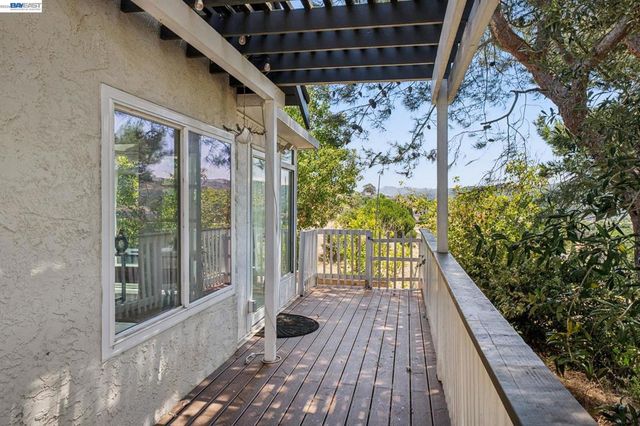 4618 Setting Sun Dr, Richmond, CA 94803