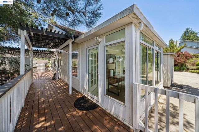 4618 Setting Sun Dr, Richmond, CA 94803