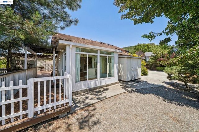 4618 Setting Sun Dr, Richmond, CA 94803