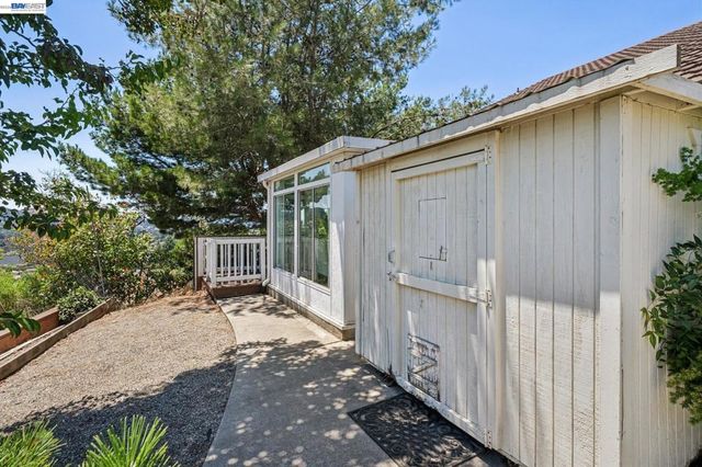 4618 Setting Sun Dr, Richmond, CA 94803