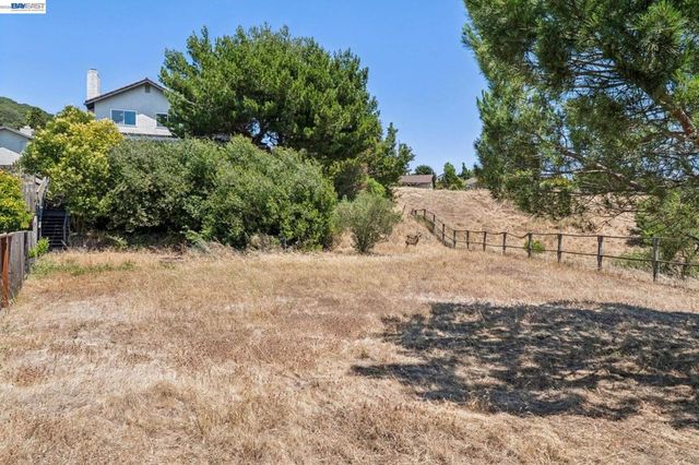 4618 Setting Sun Dr, Richmond, CA 94803