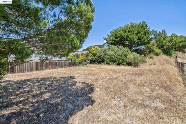 4618 Setting Sun Dr, Richmond, CA 94803