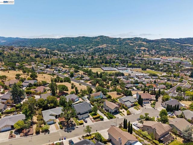 4618 Setting Sun Dr, Richmond, CA 94803
