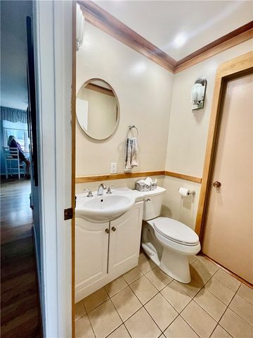 106 Swinburne Row, Newport, RI 02840