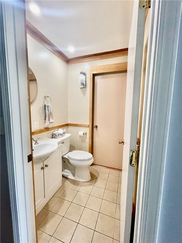 106 Swinburne Row, Newport, RI 02840