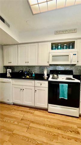 106 Swinburne Row, Newport, RI 02840